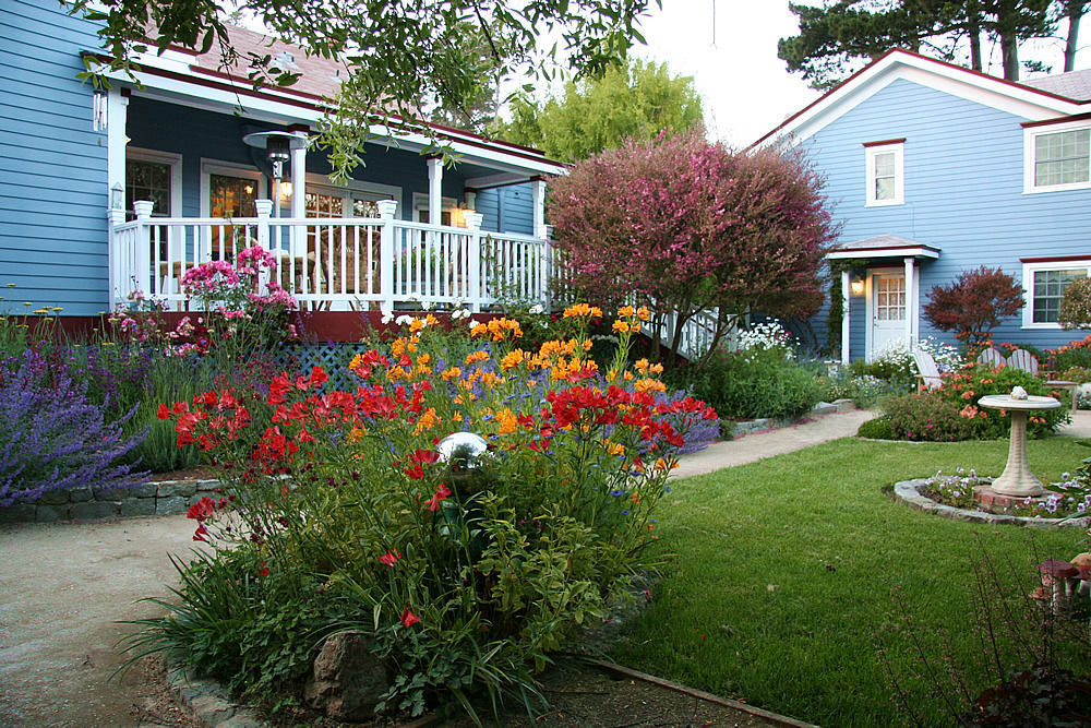 Olallieberry Inn Bed And Breakfast Cambria Exterior photo